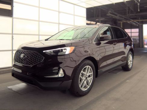 Used 2023 Ford Edge SEL w/ Convenience Package AWD/4WD image 4
