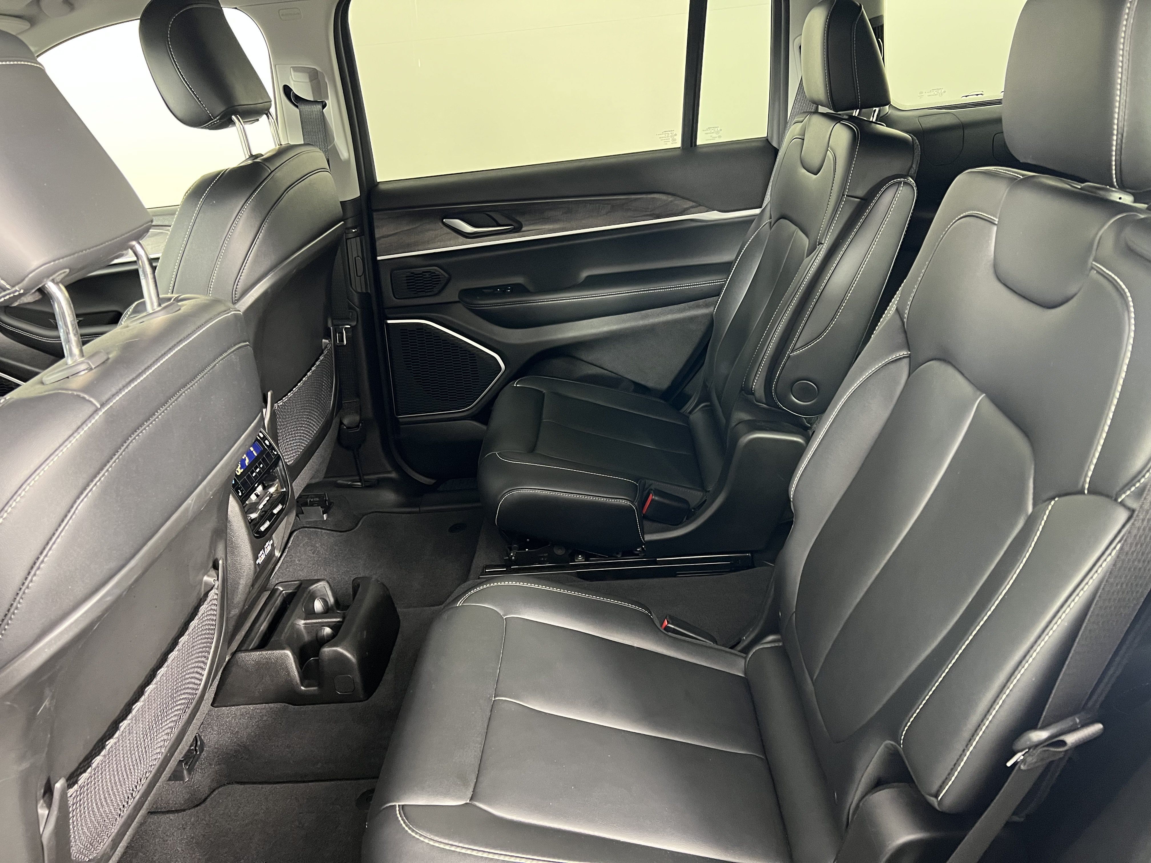 Used 2021 Jeep Grand Cherokee L Limited AWD/4WD image 19