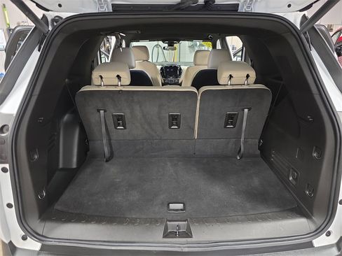 Used 2022 Chevrolet Traverse LT image 13