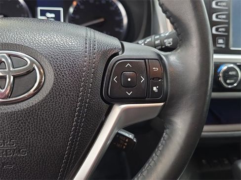 Used 2015 Toyota Highlander Limited image 18