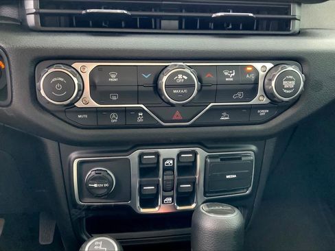 New 2026 Jeep Gladiator Sport image 17