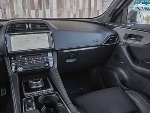 Used 2017 Jaguar F-PACE S image 18