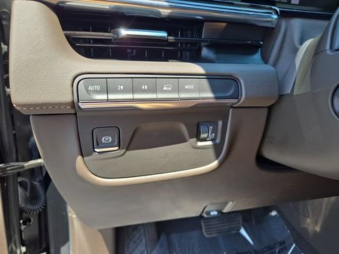 Used 2024 Cadillac Escalade Premium Luxury AWD/4WD image 19