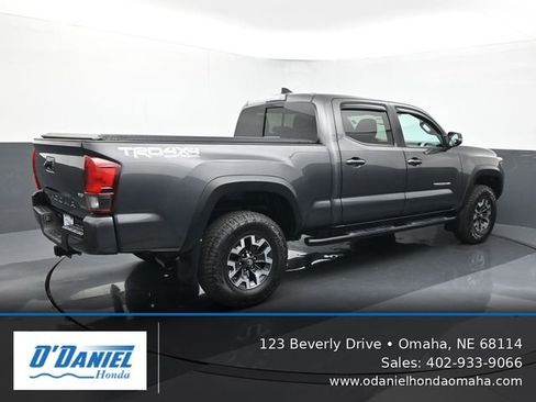 Used 2018 Toyota Tacoma TRD Off-Road w/ Technology Package AWD/4WD image 6