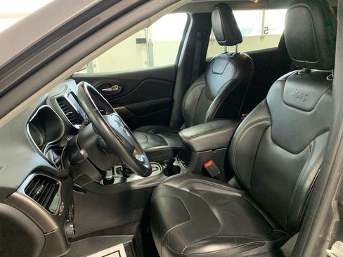 Used 2019 Jeep Cherokee Limited w/ Technology Group AWD/4WD image 19