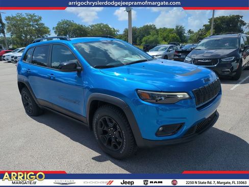 Used 2022 Jeep Cherokee Latitude AWD/4WD image 1