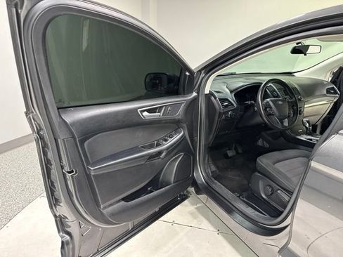 Used 2018 Ford Edge SE FWD image 7