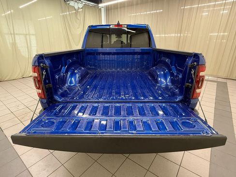 Used 2019 RAM 1500 Laramie AWD/4WD image 14