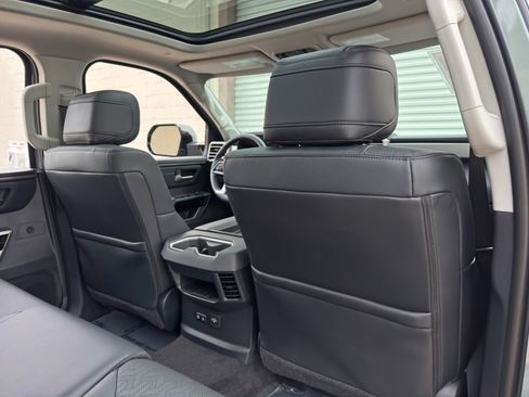Used 2024 Toyota Tundra Limited AWD/4WD image 39