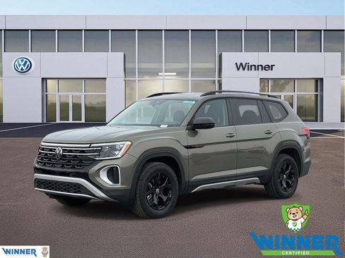 Used 2025 Volkswagen Atlas Peak Edition SE image 1