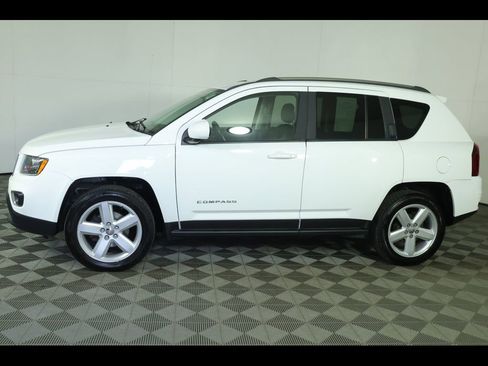 Used 2014 Jeep Compass Latitude FWD image 11