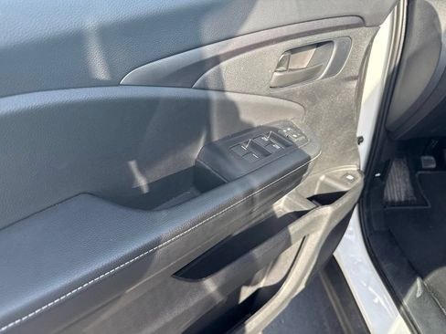 Used 2025 Honda Ridgeline Sport image 14
