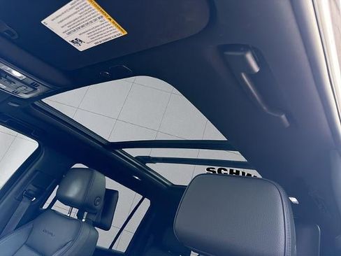 Used 2024 GMC Yukon XL Denali w/ Advanced Technology Package image 43