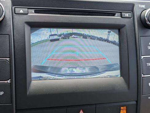 Used 2015 Toyota Camry LE FWD image 19