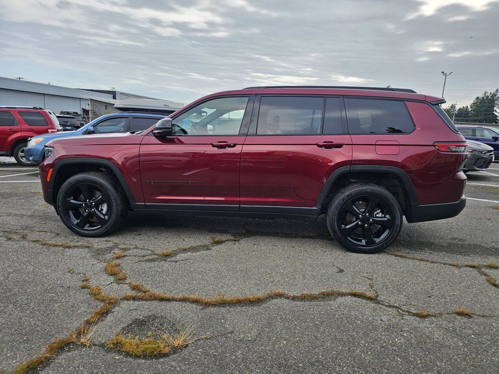 Used 2023 Jeep Grand Cherokee L Laredo AWD/4WD image 5