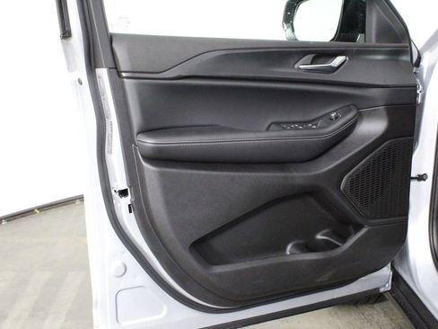 New 2025 Jeep Grand Cherokee L Laredo AWD/4WD image 18