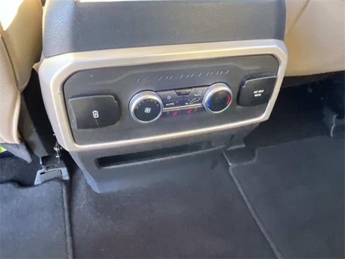 Used 2022 Ford Expedition Max Limited image 19