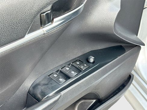 Used 2020 Toyota Camry LE image 17