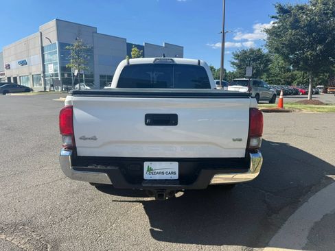 Used 2020 Toyota Tacoma SR5 AWD/4WD image 4