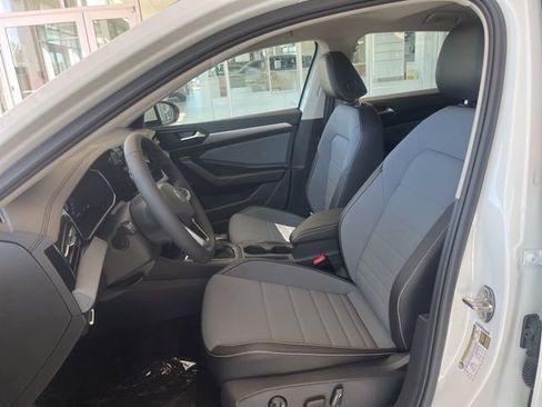 New 2026 Volkswagen Jetta SE FWD image 20
