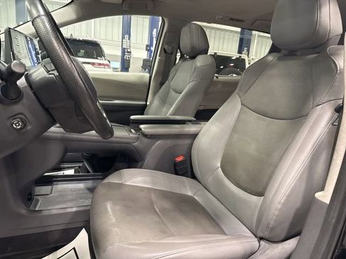 Certified 2024 Toyota Sienna Limited image 24