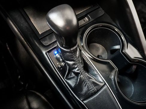 Used 2019 Toyota Camry SE image 25