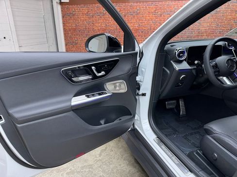 New 2026 Mercedes-Benz GLC 300 GLC 300 image 9