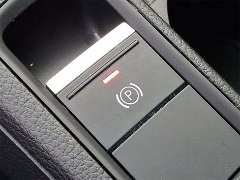 Used 2022 Audi Q3 2.0T Premium w/ Convenience Package image 25