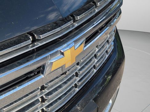 Used 2021 Chevrolet Suburban Premier w/ Premium Package image 10