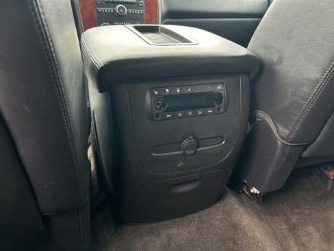 Used 2014 Chevrolet Suburban LT w/ Luxury Package AWD/4WD image 20