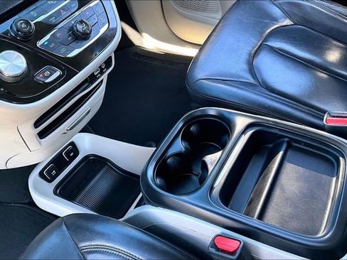 Used 2017 Chrysler Pacifica Touring-L w/ Tire & Wheel Group image 15