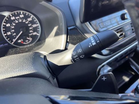 Used 2023 Nissan Altima 2.5 SR w/ SR Premium Package image 34