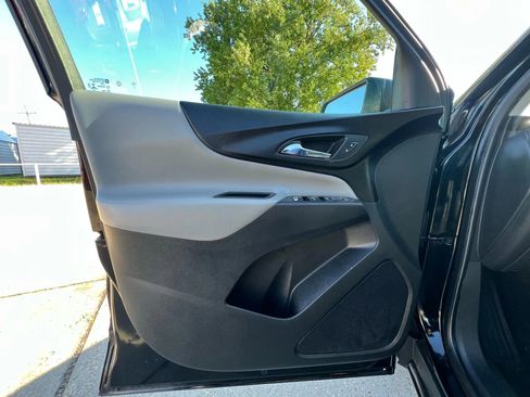 Used 2023 Chevrolet Equinox LS w/ LS Convenience Package FWD image 9