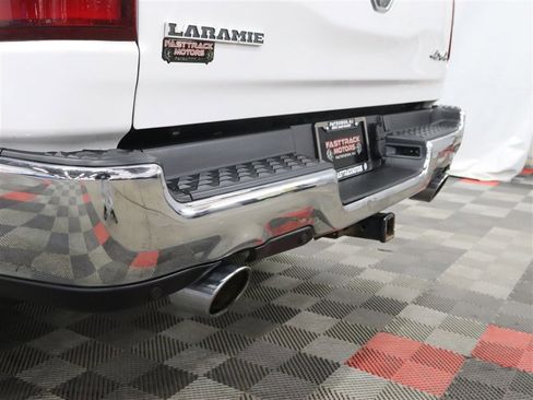 Used 2019 RAM 1500 Laramie AWD/4WD image 10