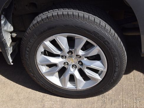 Used 2020 Chevrolet Silverado 1500 Custom w/ Custom Value Package image 10