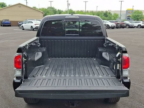 Used 2020 Toyota Tacoma TRD Sport AWD/4WD image 29