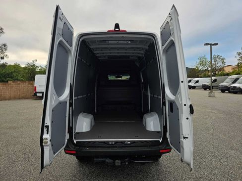 Used 2024 Mercedes-Benz Sprinter 3500 image 16