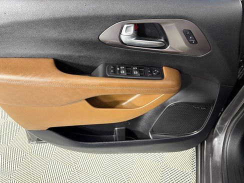 Used 2017 Chrysler Pacifica Limited image 11