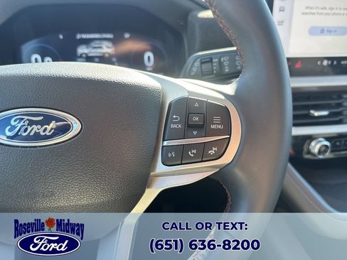 Used 2025 Ford Explorer Active AWD/4WD image 21