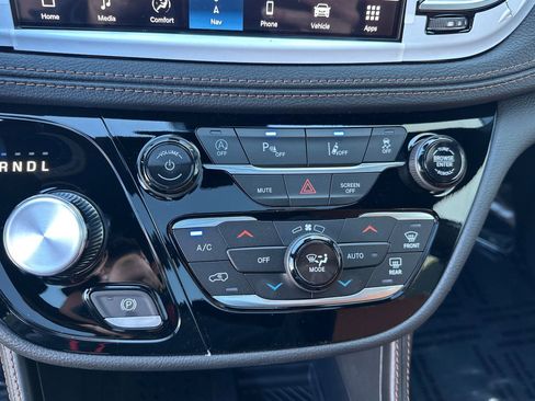 New 2026 Chrysler Pacifica Pinnacle image 26