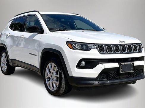 Used 2024 Jeep Compass Latitude w/ Sun and Sound Group image 1