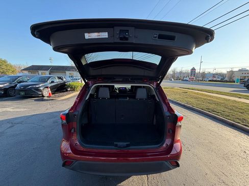 Used 2023 Toyota Highlander XLE image 31