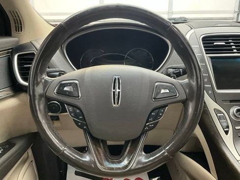 Used 2017 Lincoln MKX Select w/ Select Plus Package FWD image 11