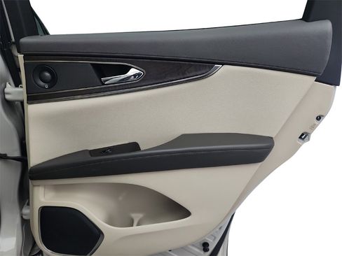 Used 2020 Lincoln Nautilus Reserve image 29