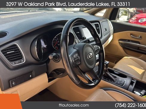 Used 2017 Kia Sedona LX w/ LX Essentials Premium Package FWD image 22