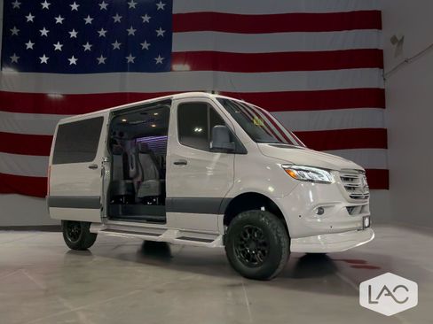 Used 2024 Mercedes-Benz Sprinter 2500 image 2