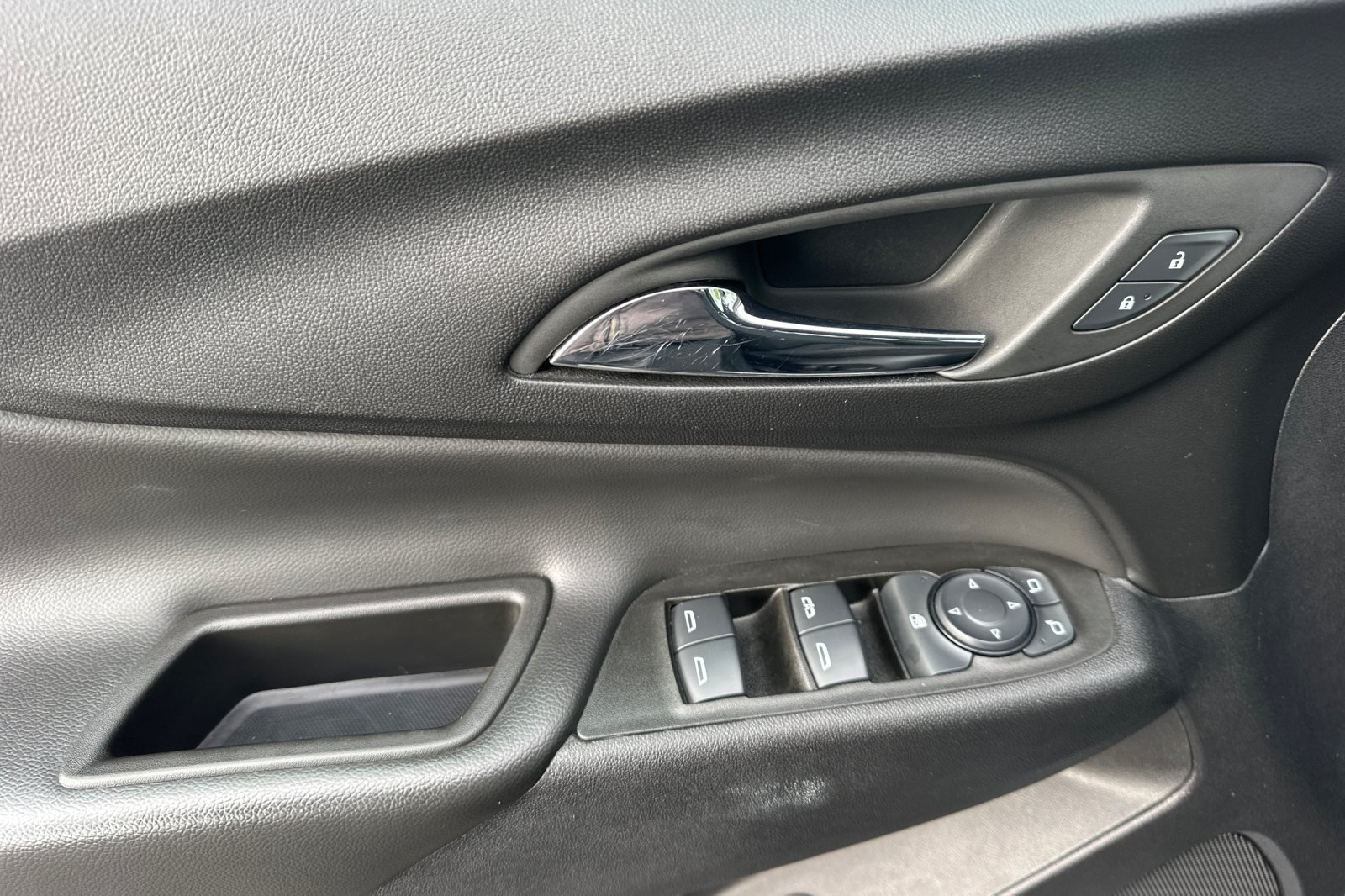 Used 2024 Chevrolet Equinox LT FWD image 12