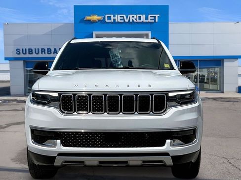 Used 2024 Jeep Wagoneer L Series II RWD image 3