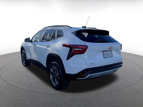 Used 2025 Chevrolet Trax LT w/ LT Convenience Package image 11