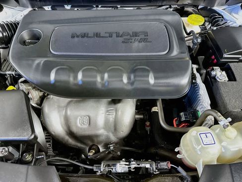 Used 2020 Jeep Cherokee Latitude FWD image 8